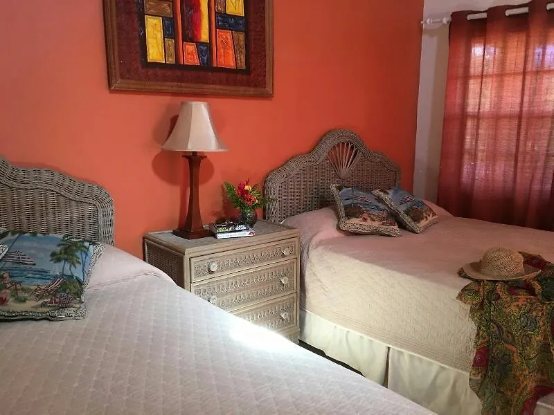 Paradise Beach Hotel Кингстаун
