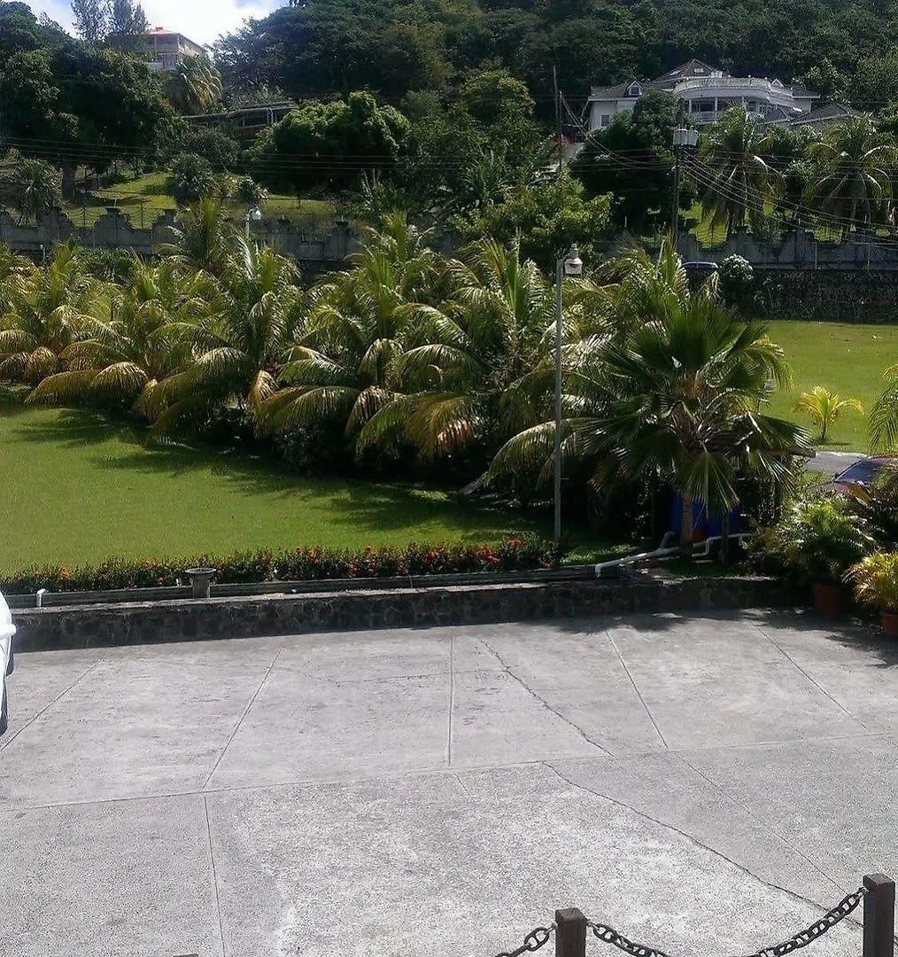 Paradise Beach Hotel 킹스타운